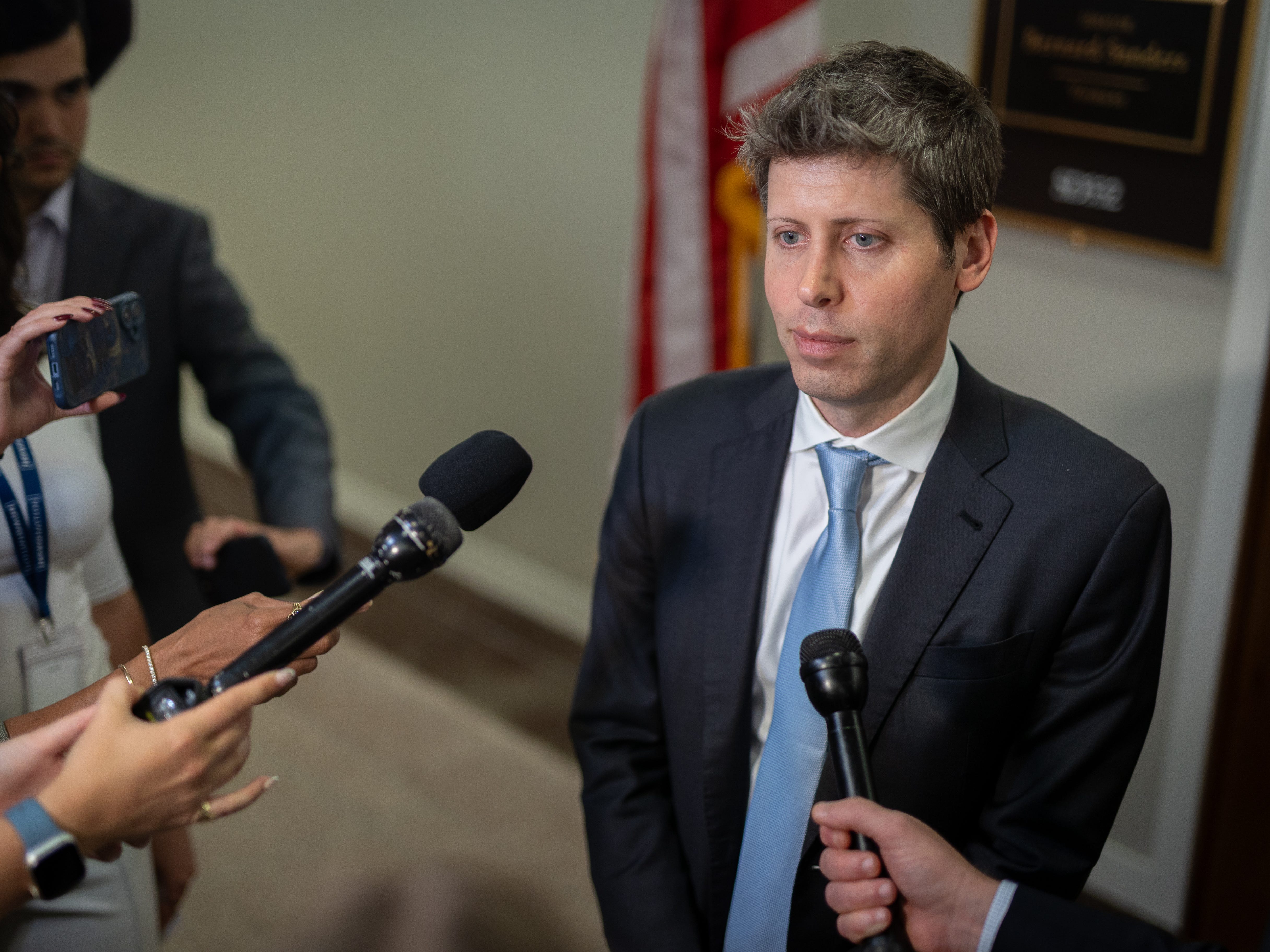 Sam Altman de OpenAI: ¿Por qué la inteligencia artificial no reemplazará al CEO humano?